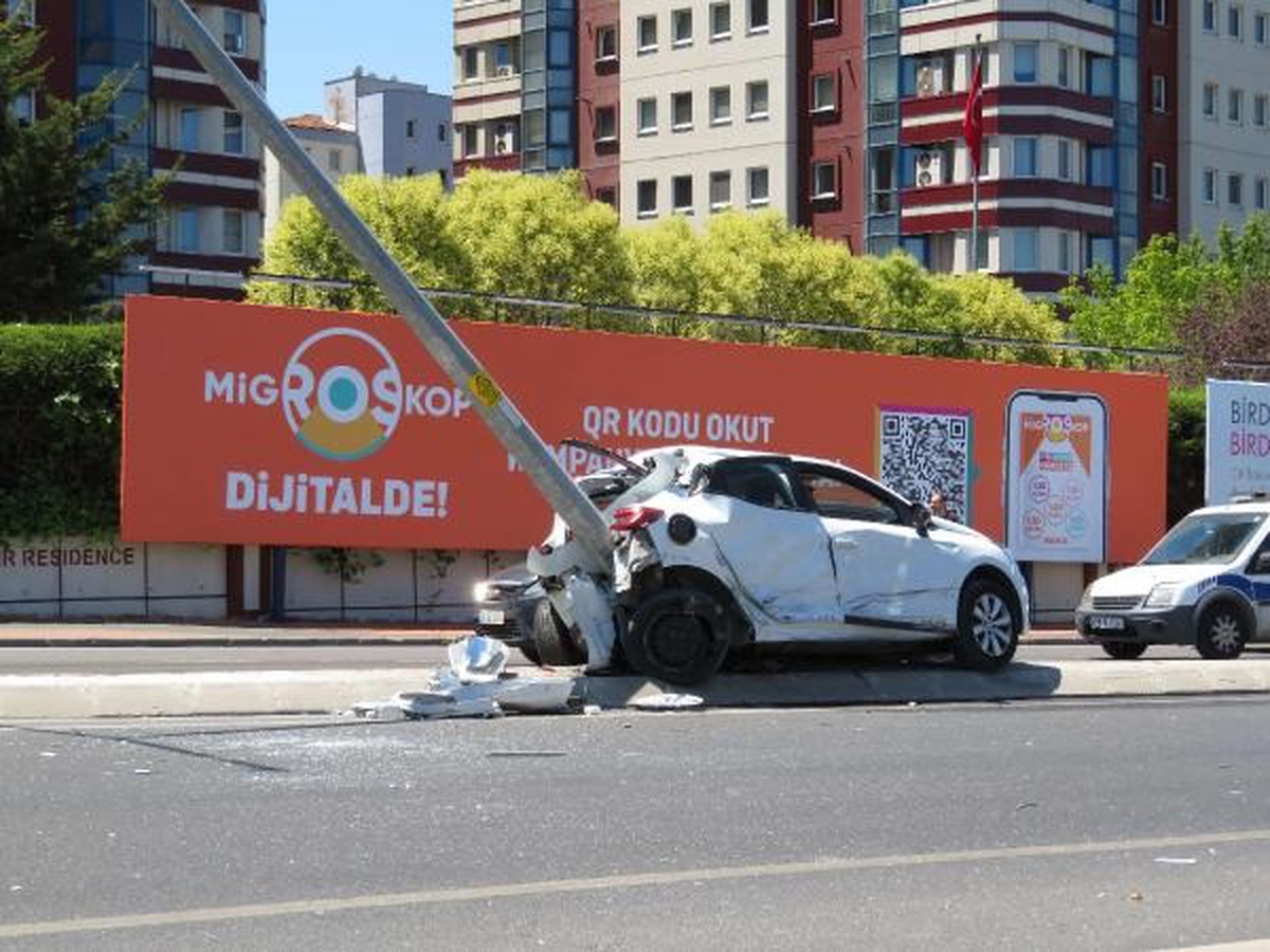 Ataşehir\'de Kırmızı Işık İhlali Yapan Sürücü Kazaya Neden Oldu