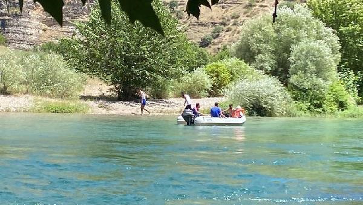 Dicle Nehri\'nde mahsur kalan 4 kişi AFAD tarafından kurtarıldı