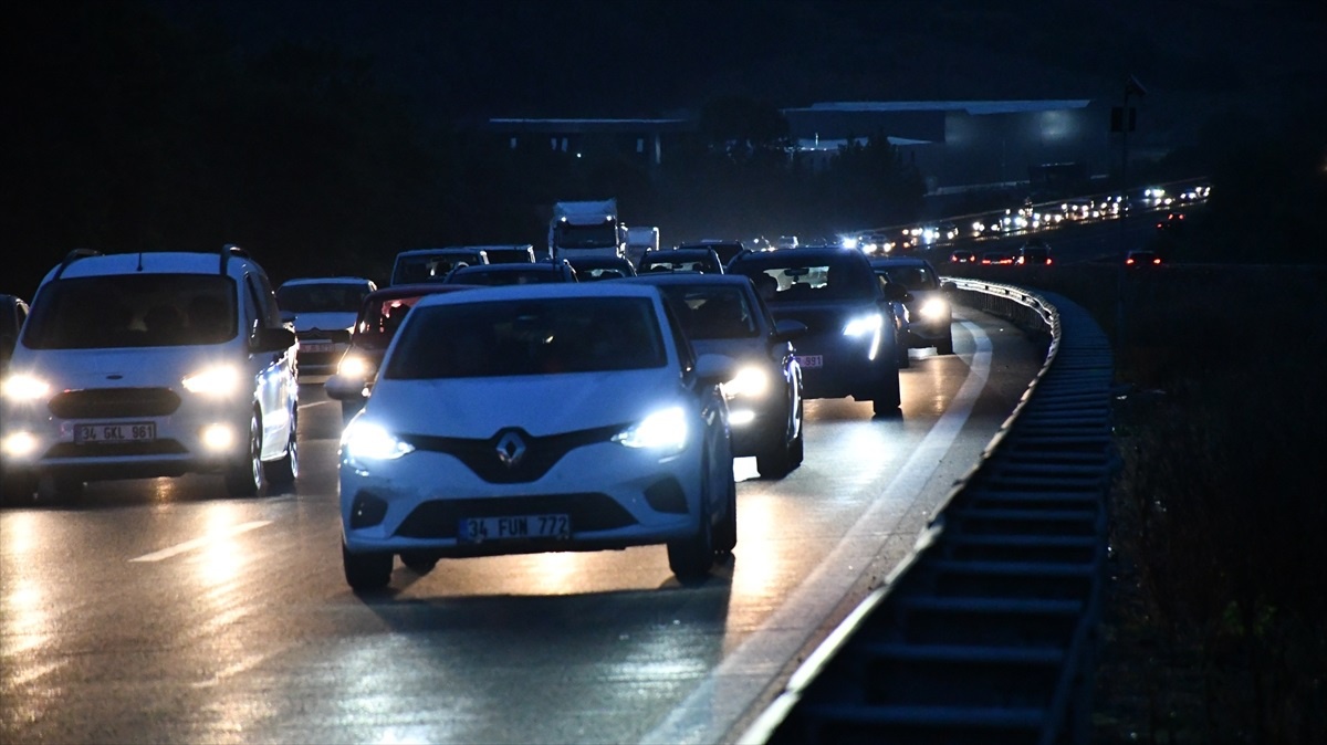 Kurban Bayramı tatilinde Anadolu Otoyolu\'nda yoğunluk devam ediyor