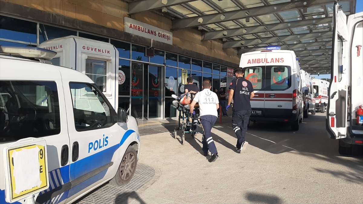 Çorum\'da halk otobüsünden inerken düşen kişi yaralandı