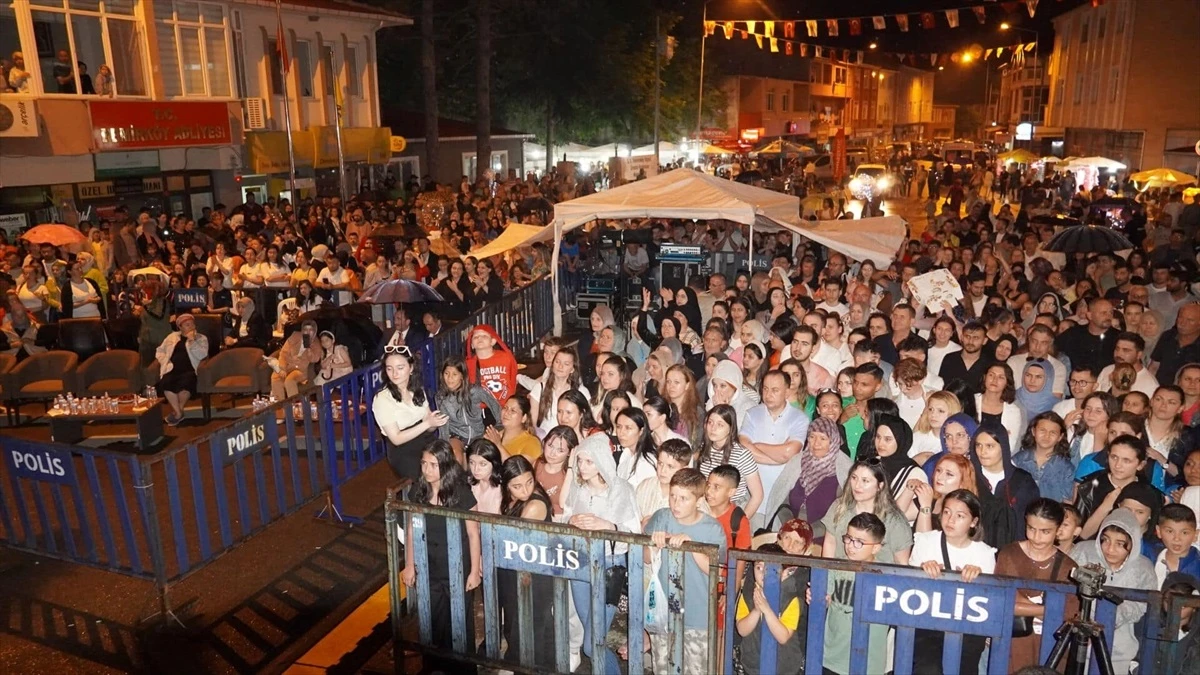 Demirköy\'de 41. Geleneksel Çilek Festivali Gerçekleştirildi