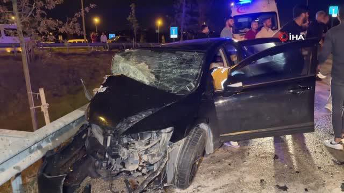 Düzce\'de iki araç kafa kafaya çarpıştı: 2 ölü, 11 yaralı