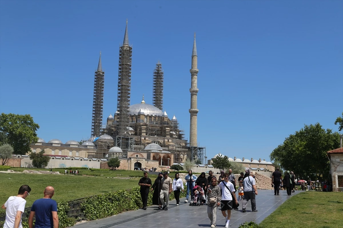 Edirne\'de Bayram Tatilinde Yoğun Turist Akını