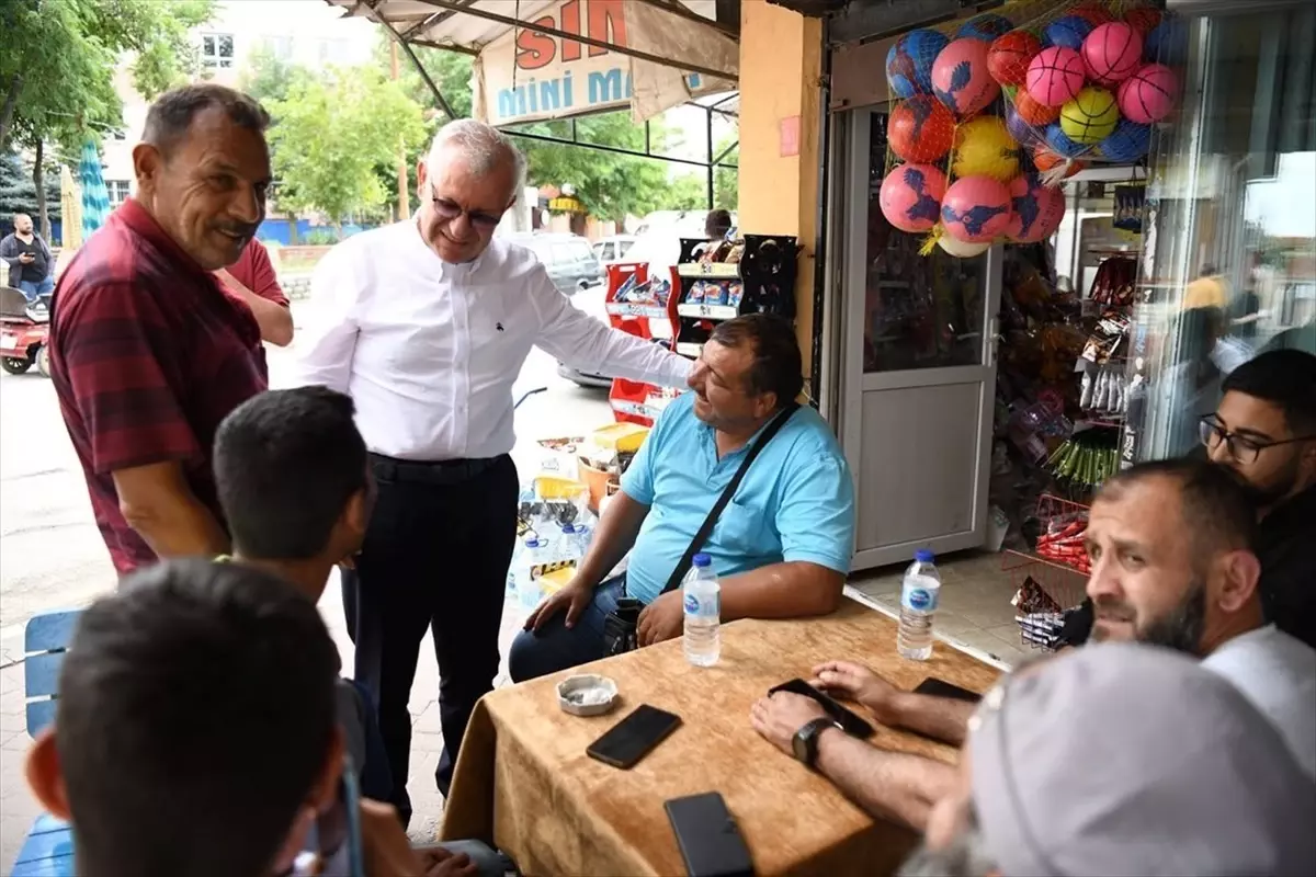 Keşan Belediye Başkanı Mustafa Helvacıoğlu vatandaşlarla bayramlaştı