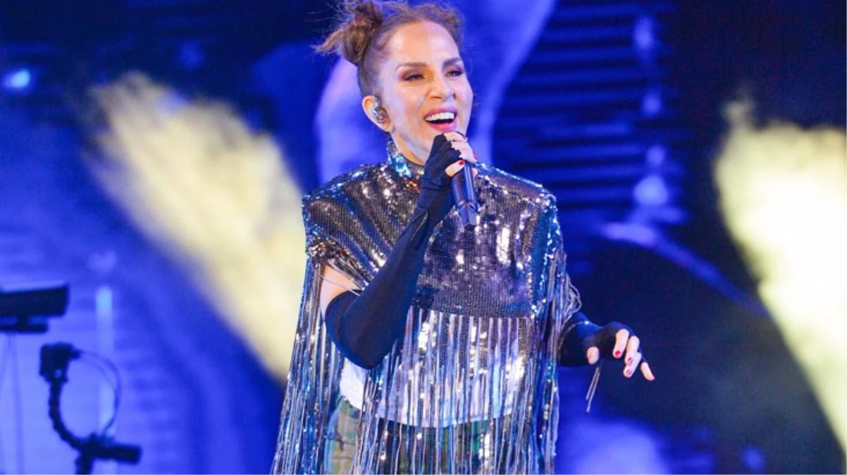Şarkıcı Sertab Erener Bodrum\'da konser vererek yeni projelerini duyurdu