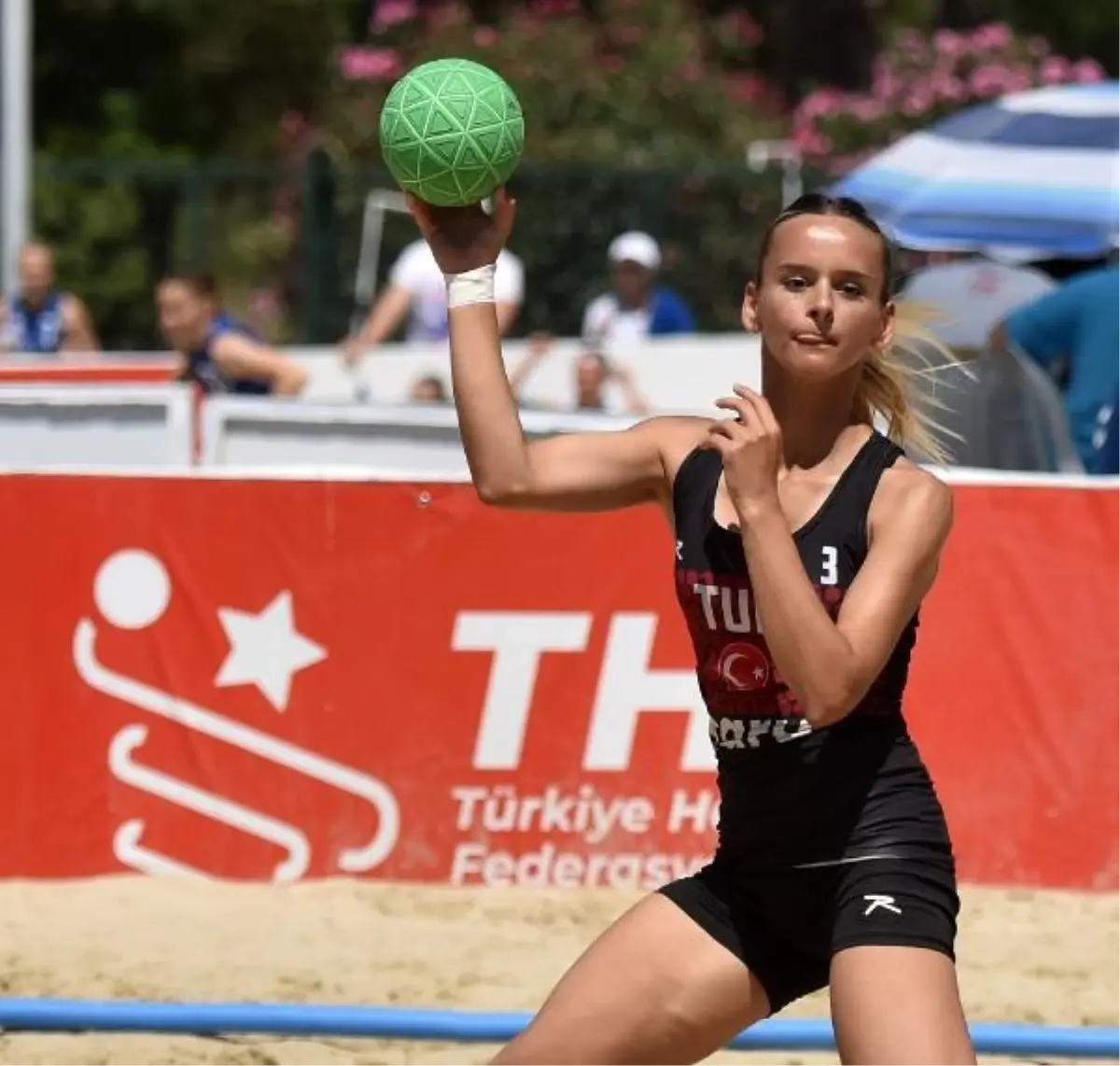 EHF Avrupa U17 Plaj Hentbolu Şampiyonası\'nda yarı final ve sıralama maçları oynanacak