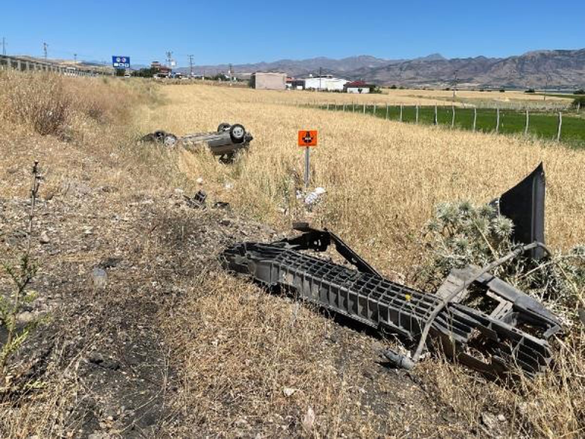 Elazığ-Bingöl kara yolunda otomobil şarampole devrildi, 6 kişi yaralandı