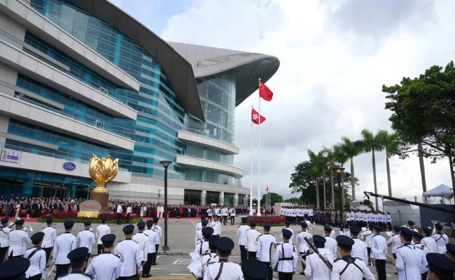 Hong Kong'un Çin'e Dönüşünün 26. Yıldönümü Nedeniyle Göndere Bayrak Çekme Törenleri Düzenlendi