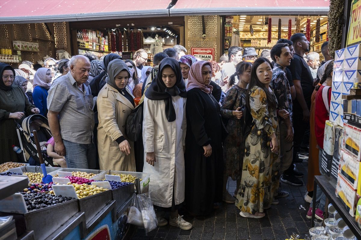İstanbul\'da Kurban Bayramı\'nda Vapur İskeleleri ve Mesire Alanlarında Yoğunluk