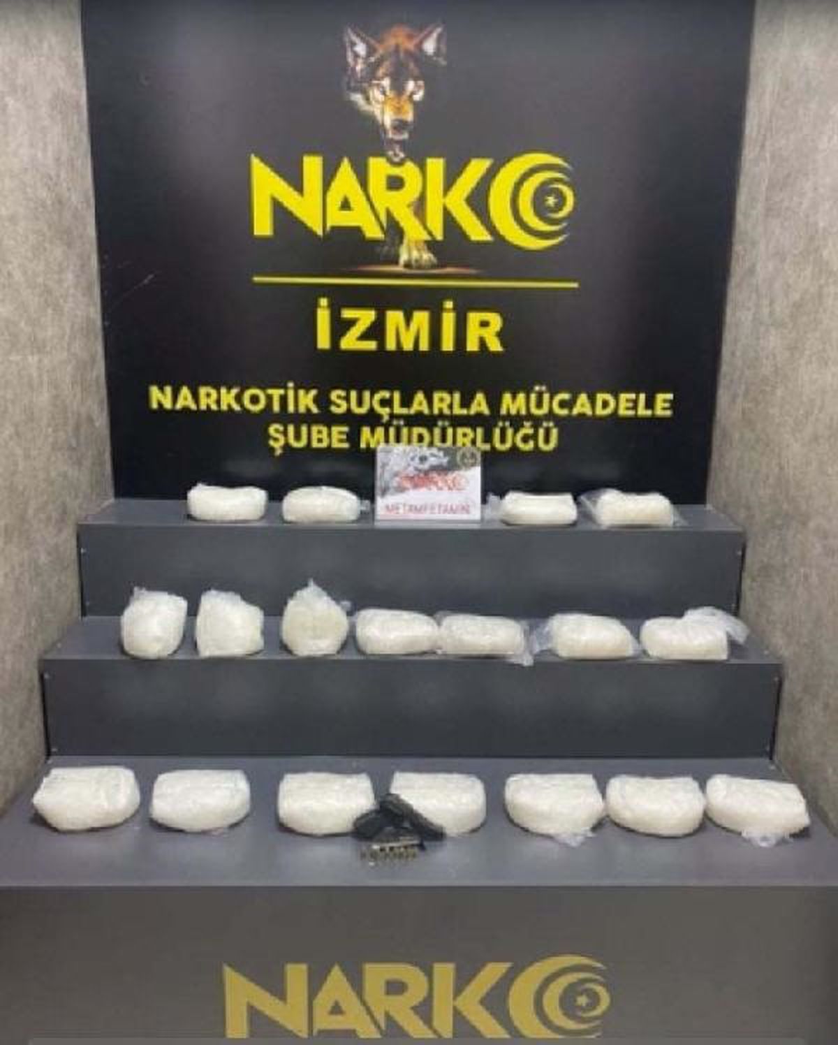 İzmir\'de 18 Kilo Metamfetamin Ele Geçirildi, İstanbul\'da 24 Kilo Metamfetamin Bulundu