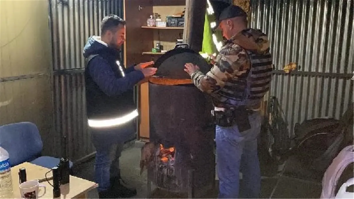 Kars'ta Polisler Kışlık Kıyafetlerle Görev Yapıyor