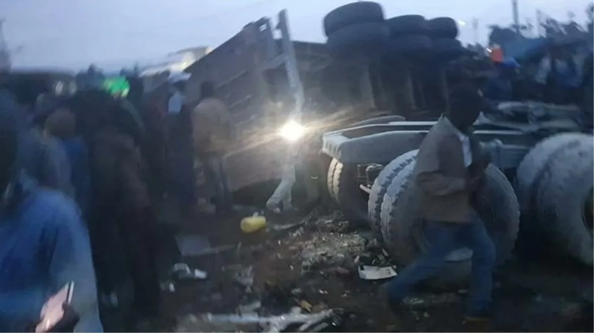 Kenya\'da zincirleme kaza: 48 ölü