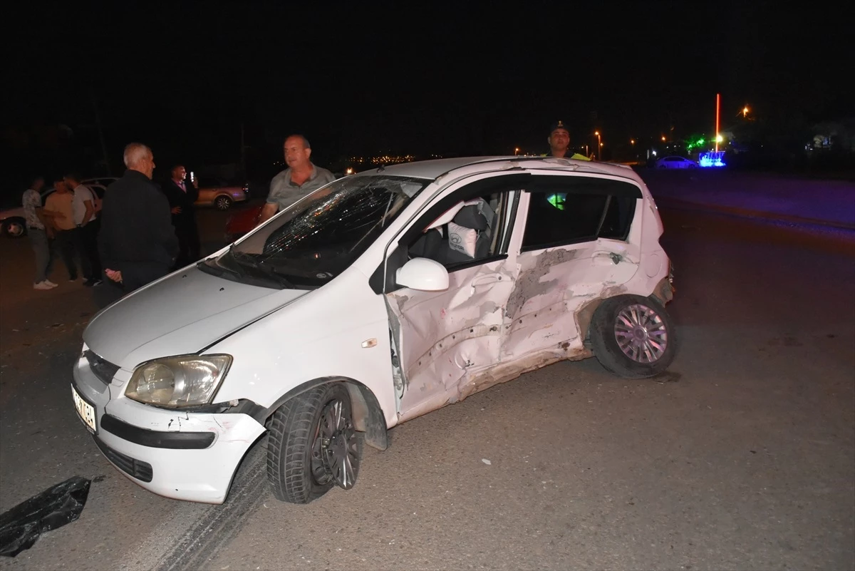 Kırıkkale\'de Otomobil Çarpışması: 3 Yaralı