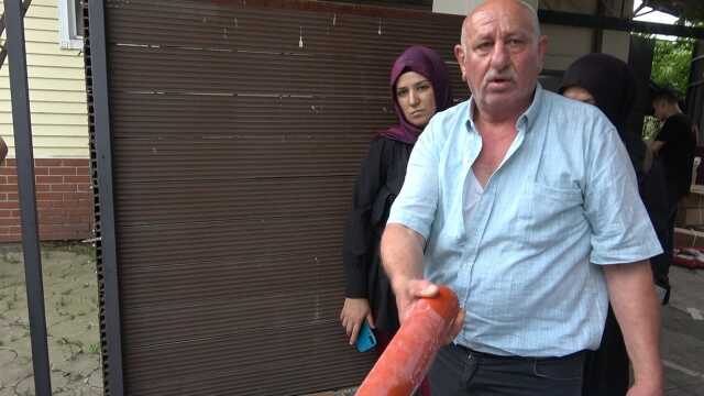 Kurbanlık hisse yerine vatandaşlara salam veren baba-oğul tutuklandı Kurbanlık hisse yerine vatandaşlara salam veren baba-oğul tutuklandı