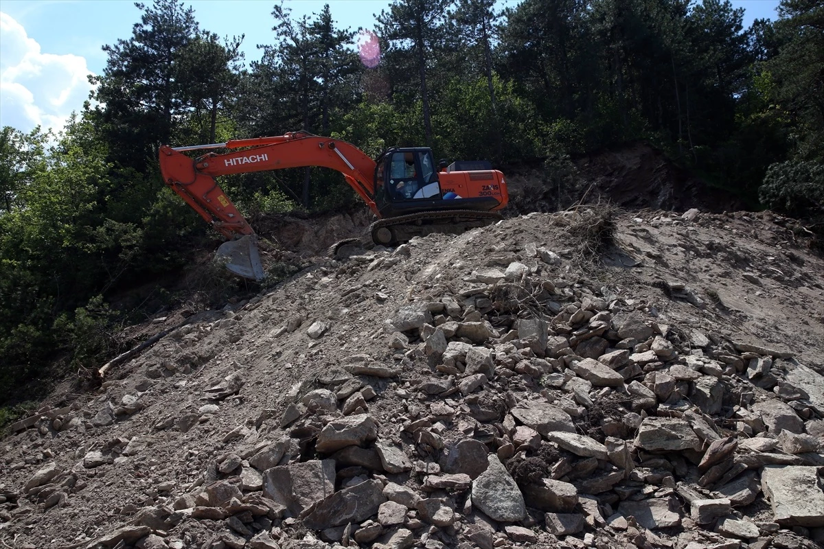 Kastamonu\'da şiddetli yağışlar sonucu heyelan: Köy yollarının onarımı sürüyor