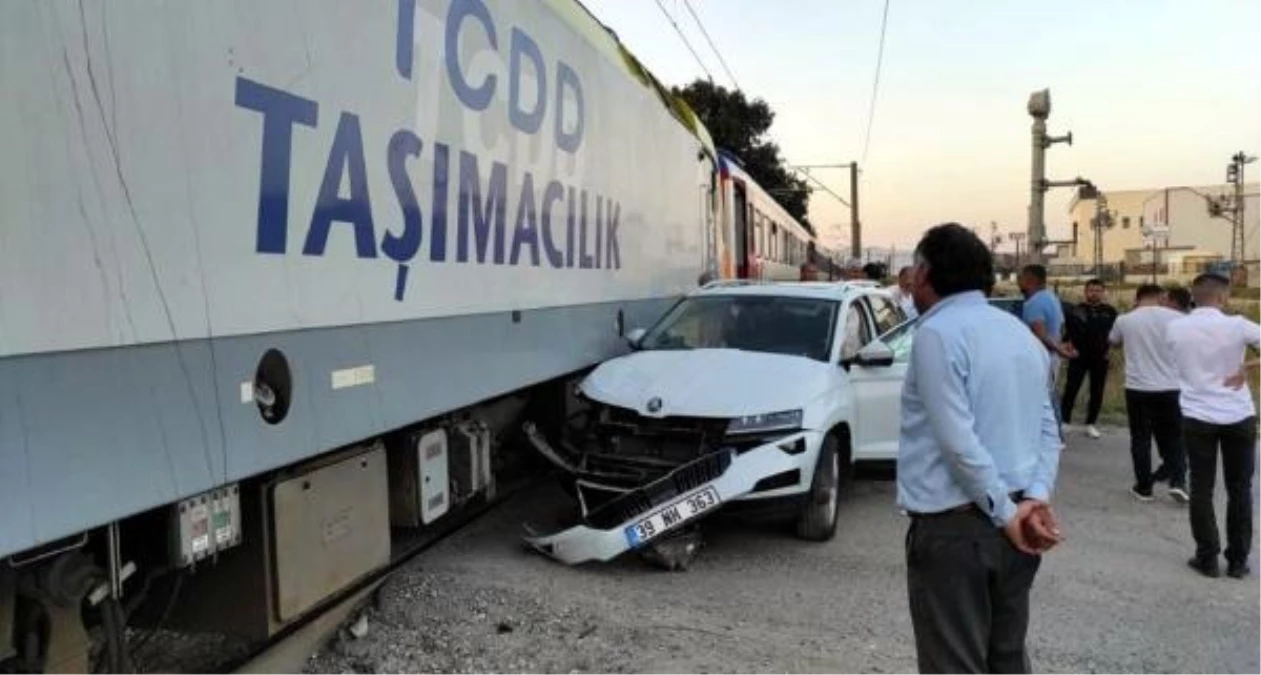 Çerkezköy\'de otomobil trenle çarpıştı, şans eseri yaralanan olmadı