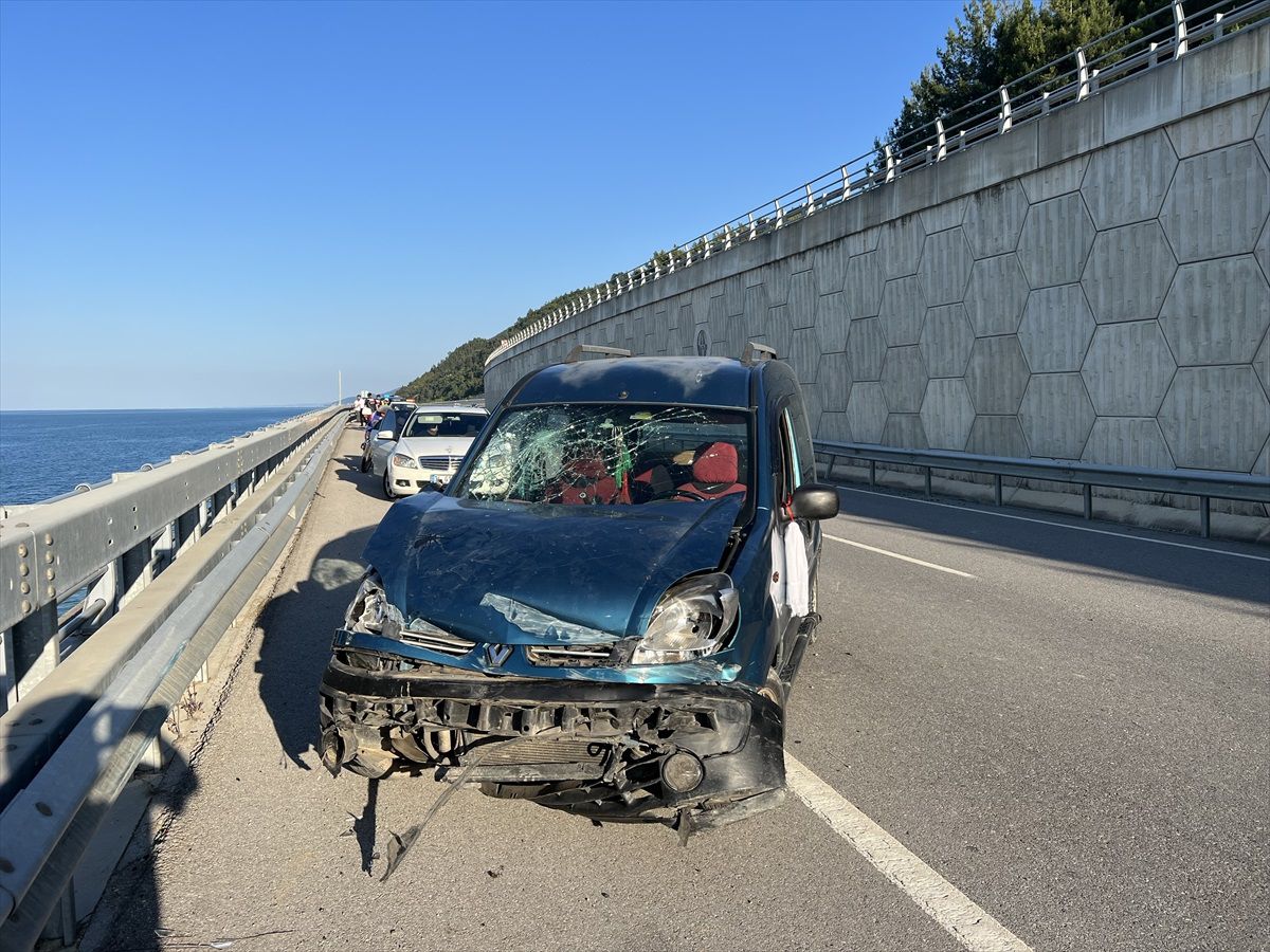 Sinop\'ta bariyere çarpan panelvandaki kişi 3 yaralandı