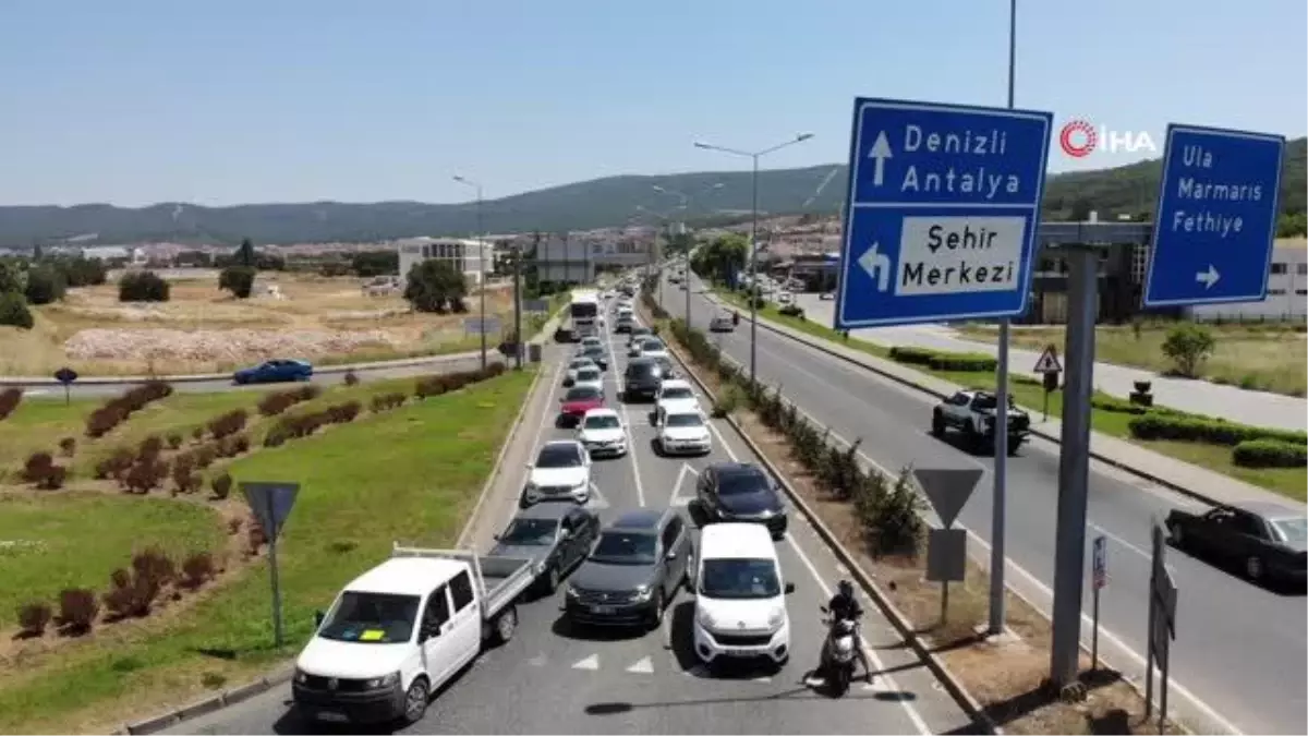 Tatilcilerin dönüş çilesi başladı... Kilometrelerce araç kuyruğu oluştu