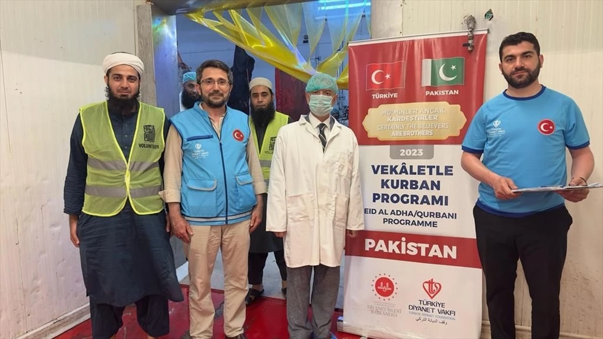 Türk STK\'ler Pakistan\'da 100 binden fazla aileye kurban eti dağıttı