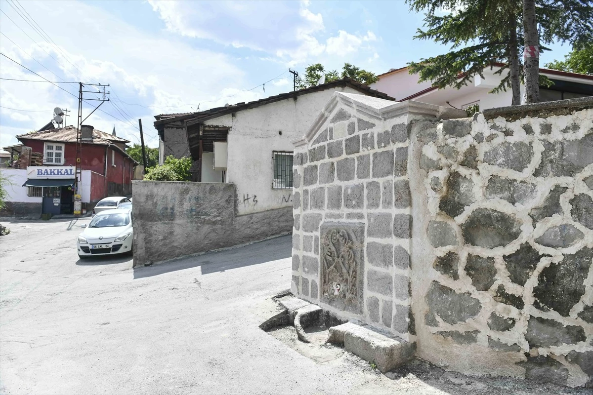 Ankara Büyükşehir Belediyesi, Ulus\'taki tescilli çeşmelerin restorasyon çalışmalarına devam ediyor