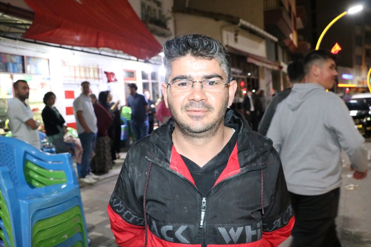 Afyonkarahisar\'ın Sandıklı ilçesinde düğünde erkek eziyeti geleneği sürüyor