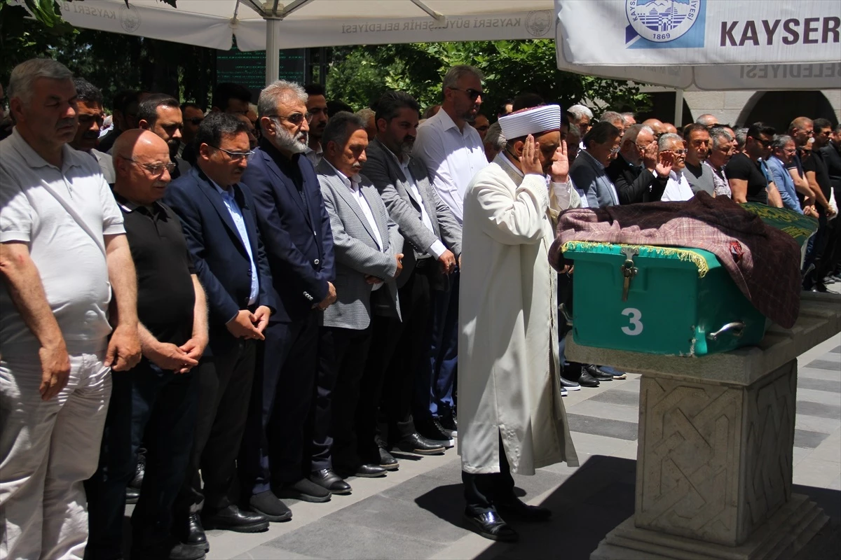 AK Parti Kayseri İl Başkan Yardımcısı Vedat Arıkan\'ın cenazesi defnedildi