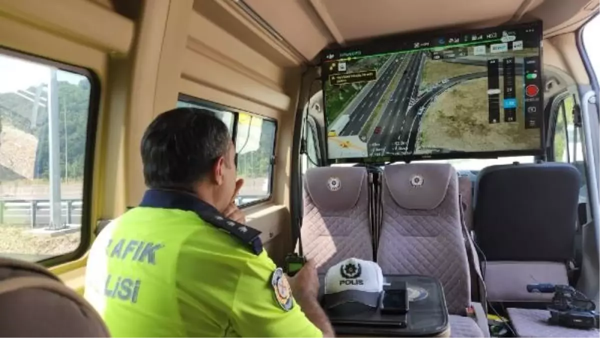 Düzce'de Anadolu Otoyolu'nda Emniyet Şeridi Kullanan Sürücülere Dron ile Cezai İşlem Uygulandı