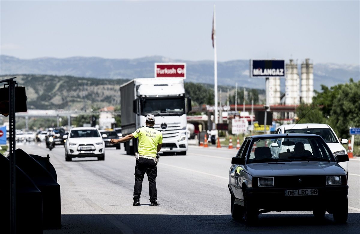 Başkentte Kurban Bayramı tatilinin son gününde trafik yoğunluğu