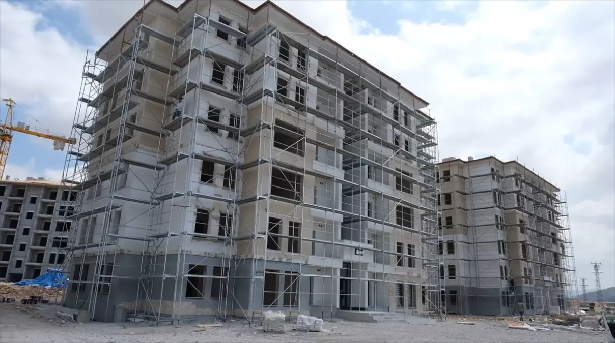 Özhaseki: İslahiye\'deki konutların yapımında önemli aşama kaydettik