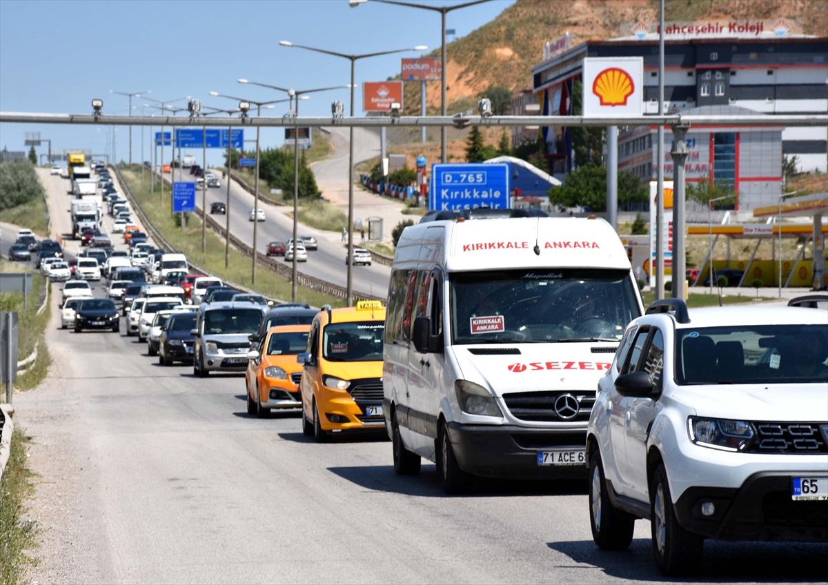 Kırıkkale\'de Kurban Bayramı dönüş yolculuğu yoğunluğu