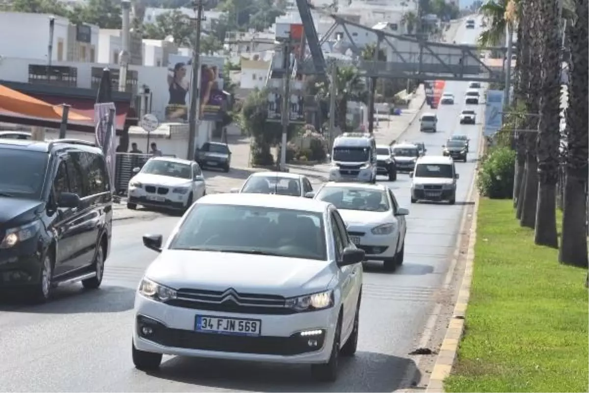 Bodrum\'da Bayram Tatili Sonrası Yoğun Dönüş Trafiği