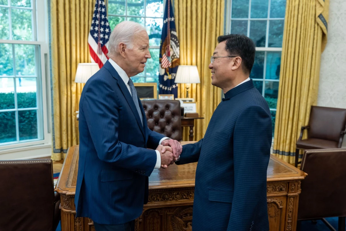 Çin\'in Washington Büyükelçisi Xie, Biden\'a Güven Mektubunu Sundu