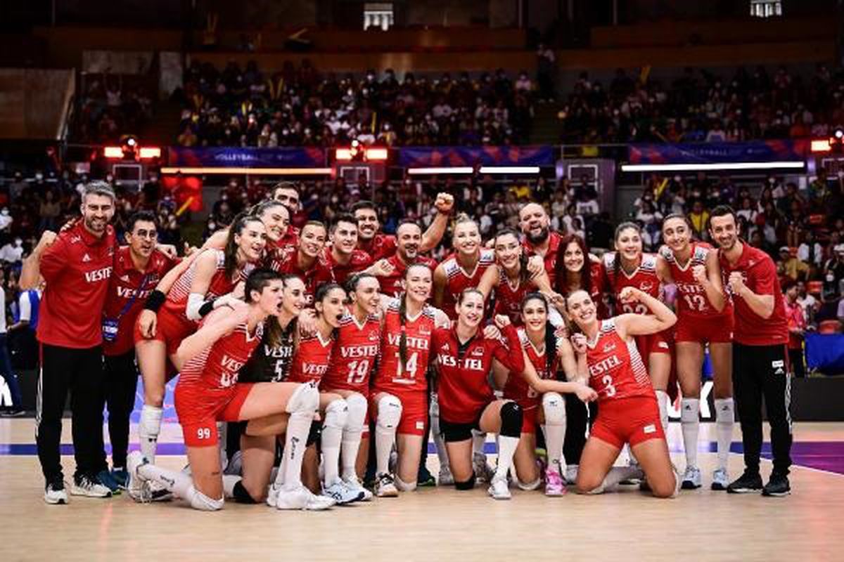 A Milli Kadın Voleybol Takımı, Hırvatistan\'ı mağlup ederek çeyrek finale yükseldi