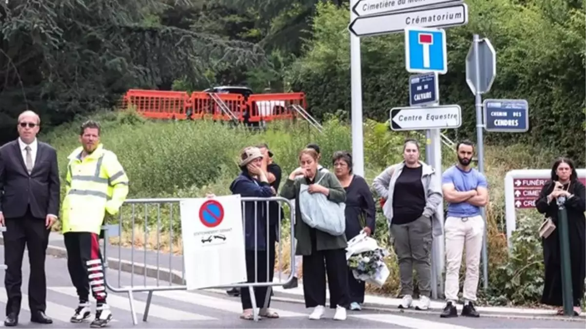 Fransa\'da polis tarafından öldürülen genç defnedildi