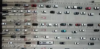 İstanbul-Bursa-İzmir Otoyolu'nda Bayram Tatili Dönüşü Yoğunluk Başladı