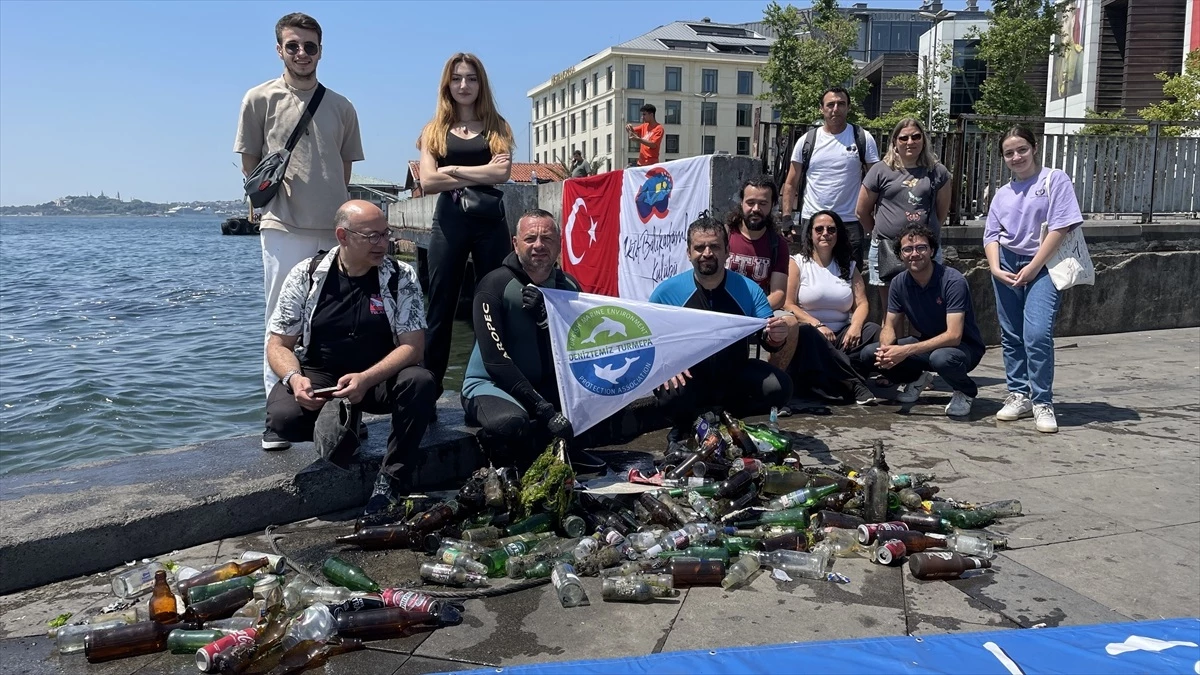 İstanbul\'da Deniz Dibi Temizliği Yapıldı