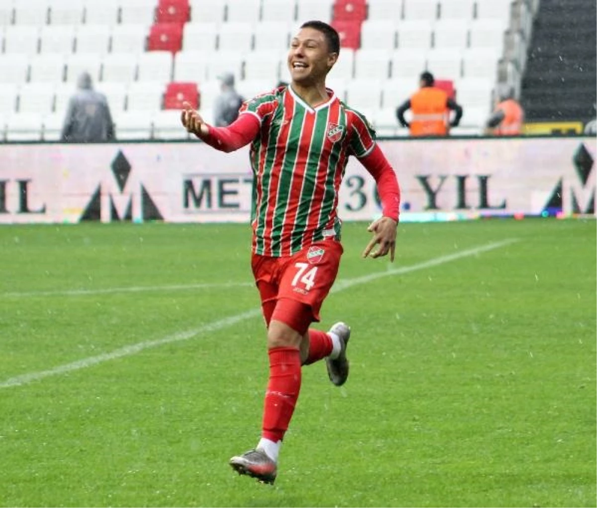 Pendikspor, Karşıyaka\'nın genç futbolcusu Mustafa Durgun\'u transfer etmek istiyor