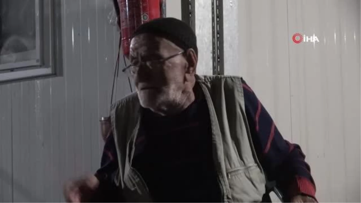 Kahramanmaraş\'ta yaşayan 95 yaşındaki depremzede ilgi odağı oldu