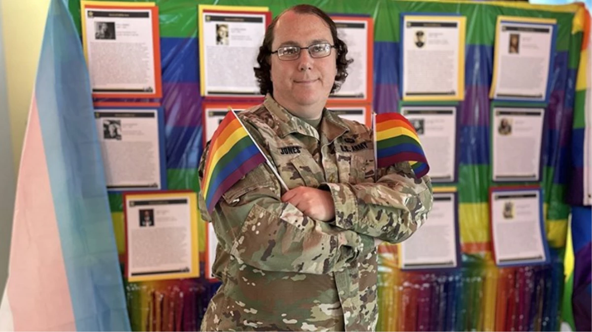 Pentagon\'un paylaştığı ABD ordusunun eşcinsel binbaşısı sosyal medyanın diline düştü