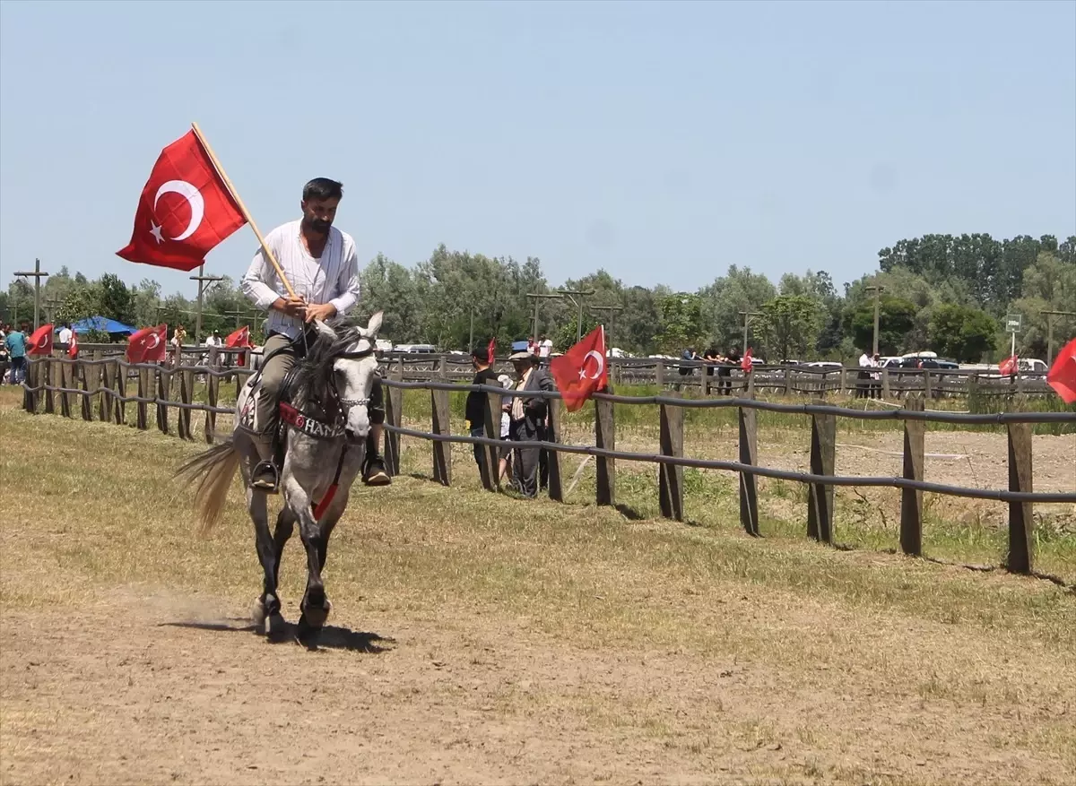 Çarşamba\'da Geleneksel Rahvan At Yarışları Gerçekleştirildi