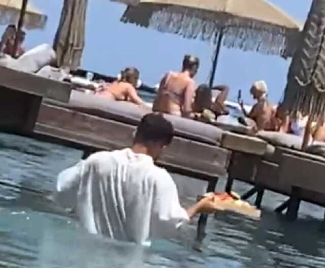 Tatil beldesinde tepki çeken görüntü! Bakanlık o işletme hakkında soruşturma başlattı Tatil beldesinde tepki çeken görüntü! Bakanlık o işletme hakkında soruşturma başlattı