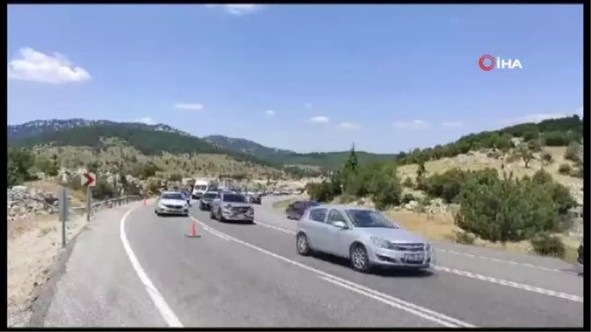 Tatil dönüşü Antalya-Konya kara yolunda trafik yoğunluğu