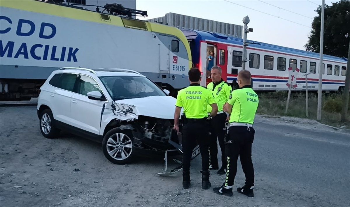 Tekirdağ\'da yangında buğday ekili tarla zarar gördü, Çerkezköy\'de tren ile otomobil çarpıştı