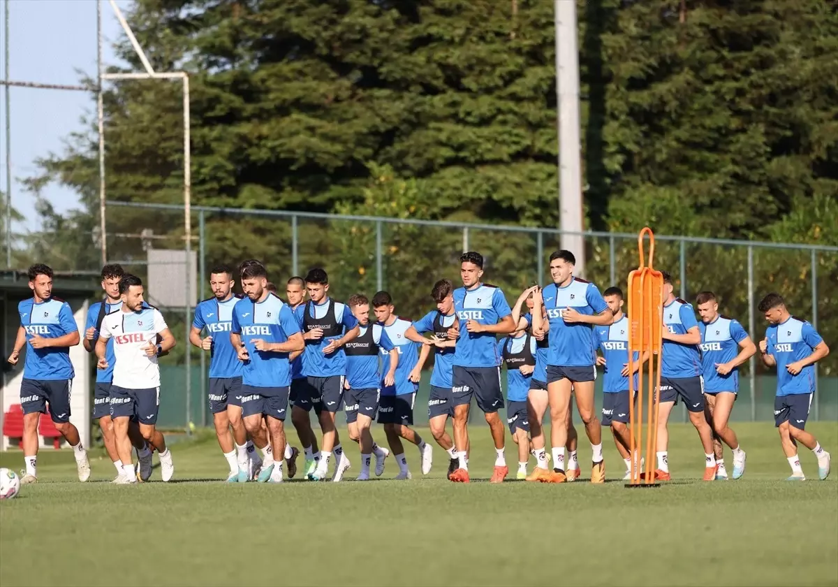 Trabzonspor, 2023-2024 sezonu hazırlıklarına akşam antrenmanıyla devam etti