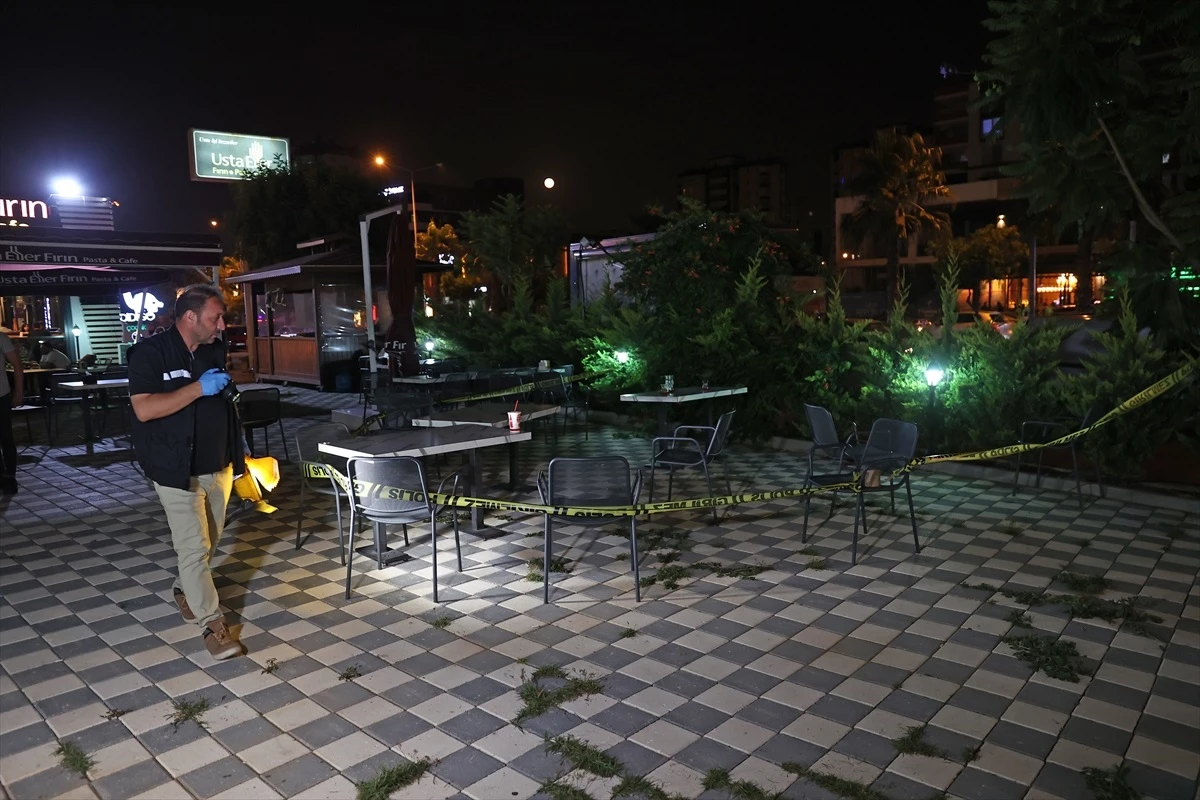 Adana\'da kafede tartıştığı arkadaşının silahla vurduğu kişi ağır yaralandı