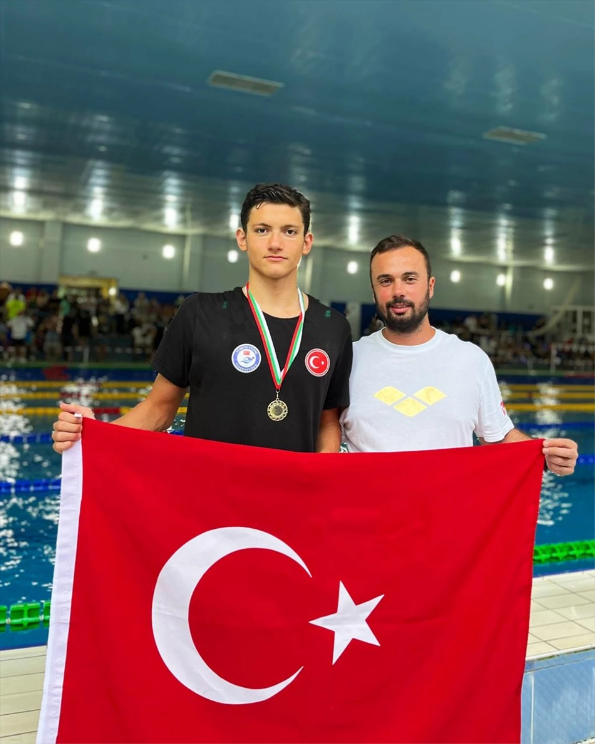 Antalyasporlu Yüzücü Emre Sarp Zeytinoğlu Altın ve Gümüş Madalya Kazandı