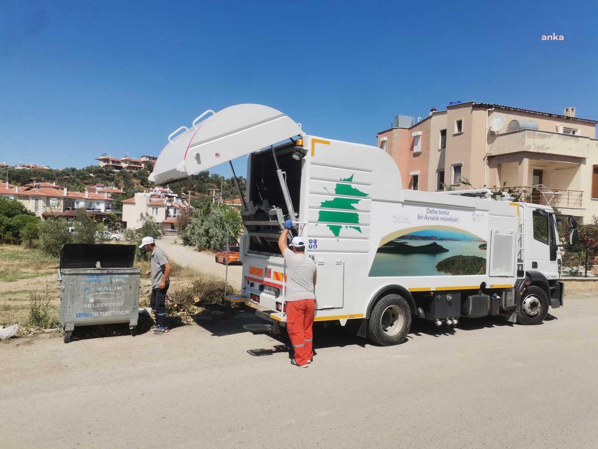 Ayvalık\'ta Kurban Bayramı tatilinde 10 bin ton çöp toplandı