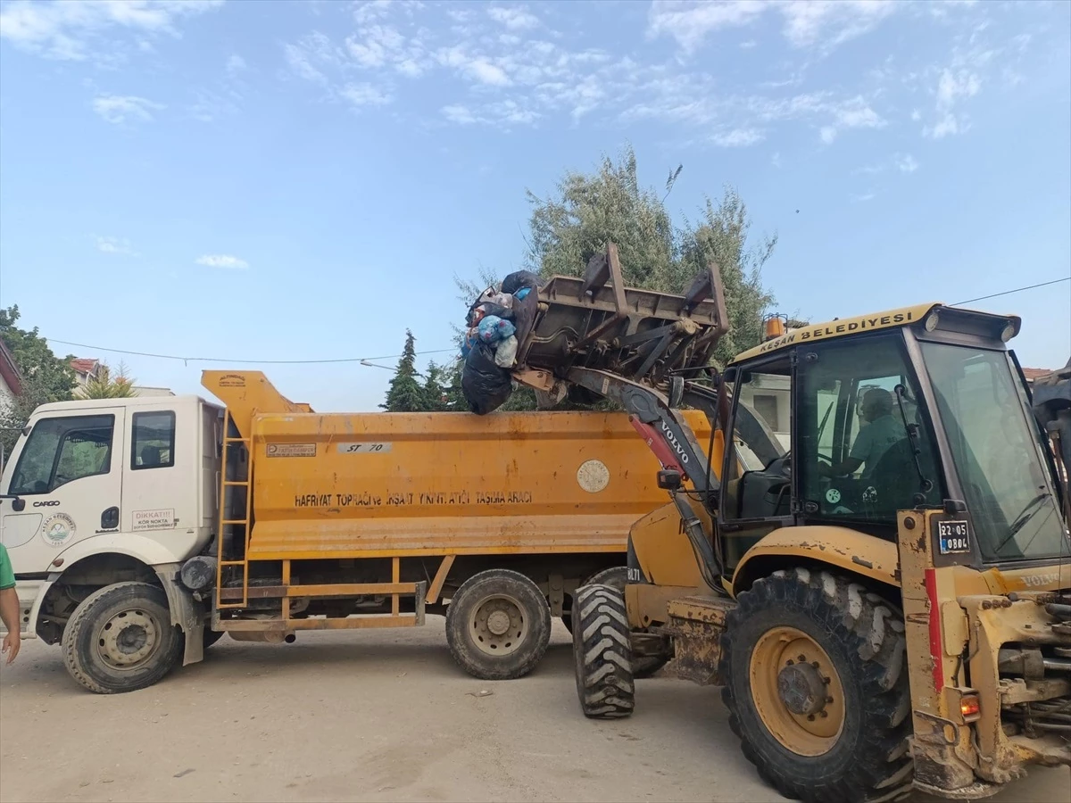 Saros Körfezi\'nde Kurban Bayramı tatilinde 473 kamyon çöp toplandı