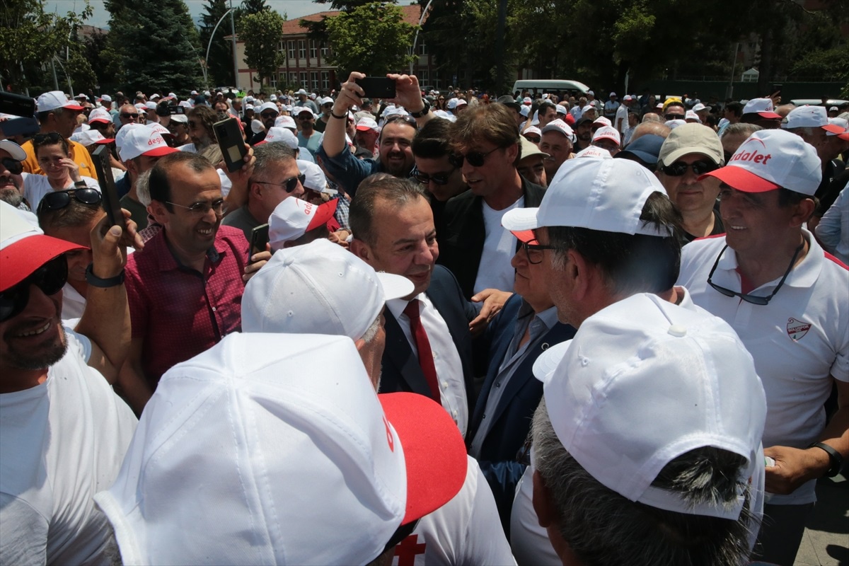 CHP\'li Belediye Başkanı Tanju Özcan, Adalet ve Değişim Yürüyüşü\'nü Başlattı