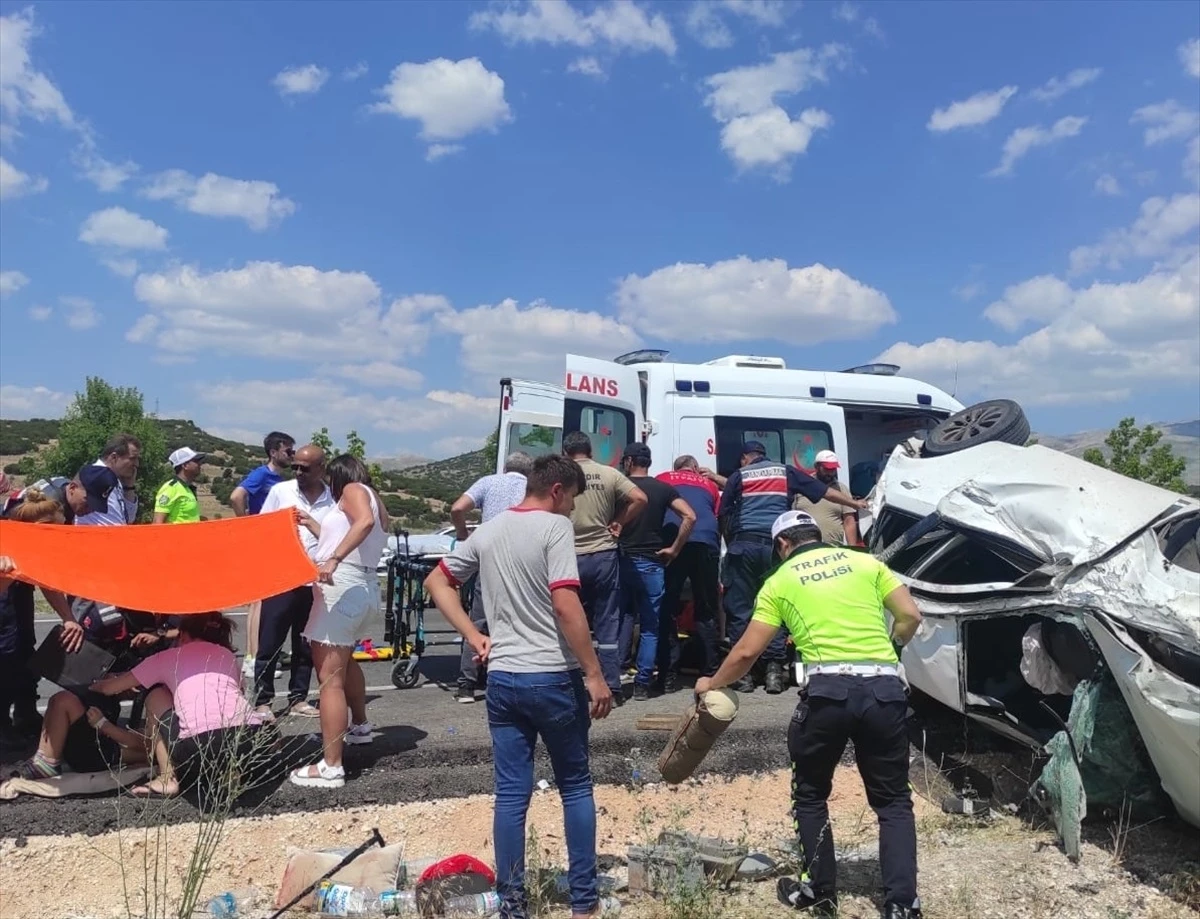 Burdur\'da Otomobil Kazası: 1 Kişi Hayatını Kaybetti